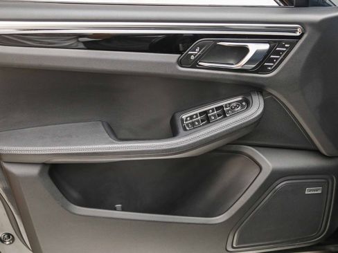 Certified 2025 Porsche Macan S AWD/4WD image 27