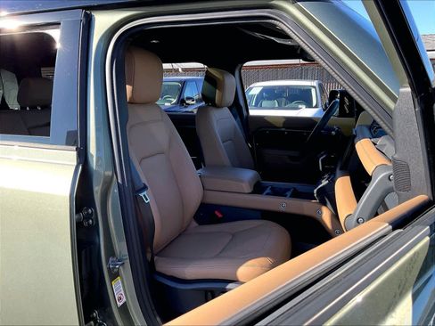 Used 2025 Land Rover Defender 110 X-Dynamic SE image 9