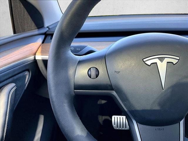 Used 2025 Tesla Model Y Performance AWD/4WD image 18