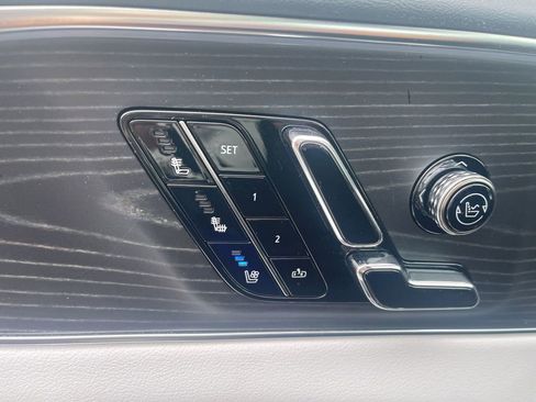 Certified 2025 Cadillac Lyriq Luxury AWD/4WD image 30