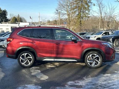 Used 2022 Subaru Forester Touring image 3