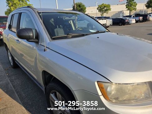 Used 2013 Jeep Compass Latitude FWD image 4