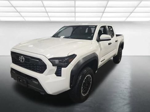 Used 2024 Toyota Tacoma TRD Off-Road image 7