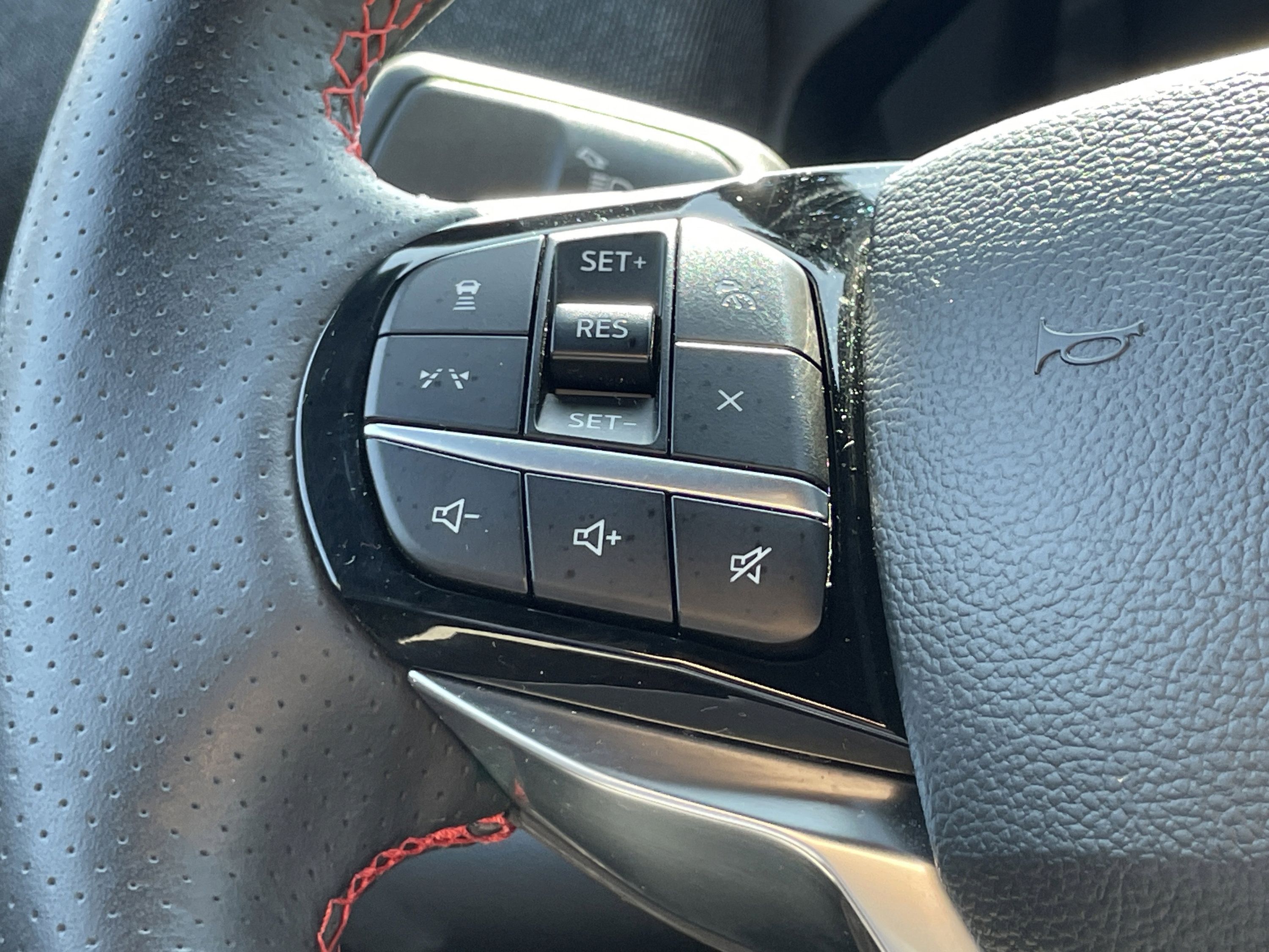 Used 2025 Ford Explorer ST-Line w/ ST-Line Street Pack AWD/4WD image 12