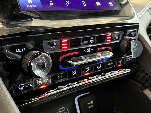 New 2025 Jeep Grand Cherokee Altitude image 22