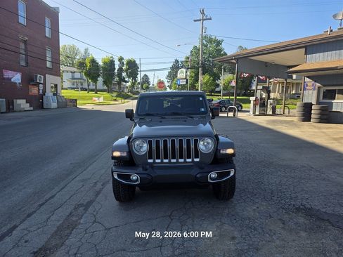 Used 2018 Jeep Wrangler Unlimited Sahara w/ Dual Top Group AWD/4WD image 2