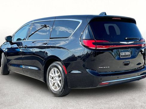 Used 2025 Chrysler Pacifica Select FWD image 14