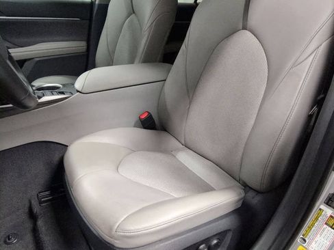 Used 2022 Toyota Camry XLE FWD image 7