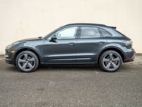Certified 2025 Porsche Macan AWD/4WD image 2
