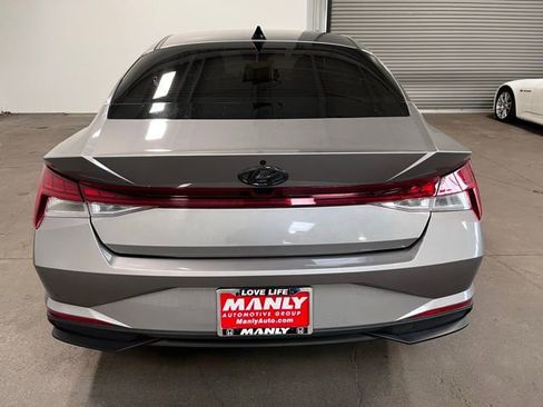Used 2023 Hyundai Elantra Blue FWD image 4