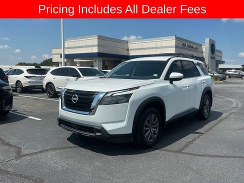 Used 2025 Nissan Pathfinder SV FWD image 1