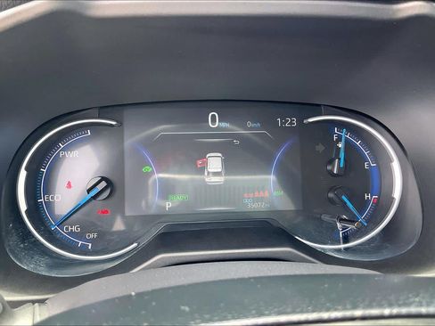 Used 2025 Toyota RAV4 XLE AWD/4WD image 24