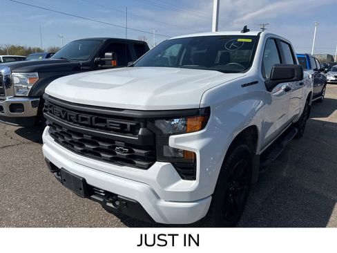 Used 2024 Chevrolet Silverado 1500 Custom image 1