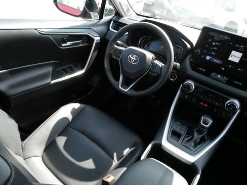 Used 2023 Toyota RAV4 XLE Premium AWD/4WD image 9