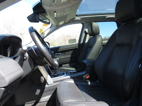 Used 2019 Land Rover Discovery Sport HSE image 10