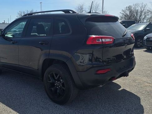 Used 2017 Jeep Cherokee Trailhawk w/ Comfort & Convenience Group AWD/4WD image 4