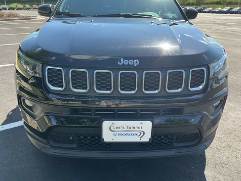 Used 2025 Jeep Compass Latitude w/ Sun & Sound Group AWD/4WD image 15