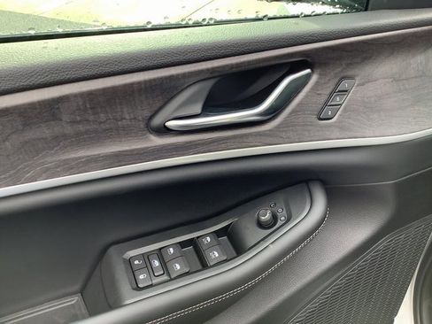 New 2025 Jeep Grand Cherokee Limited image 10