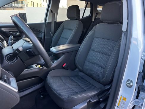 Used 2023 GMC Terrain SLE image 13