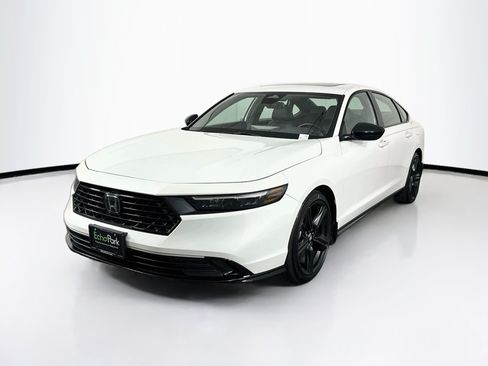 Used 2023 Honda Accord Sport image 3