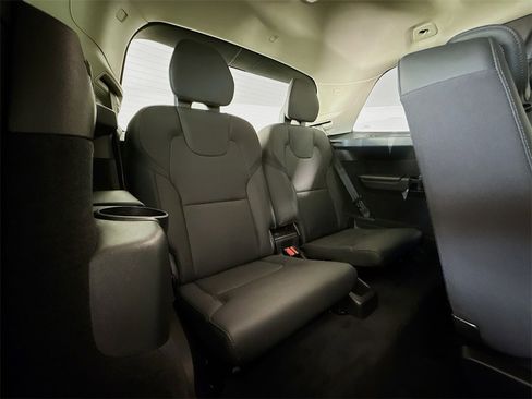 Certified 2025 Volvo XC90 B6 Core image 28