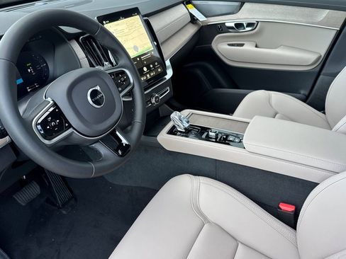 New 2026 Volvo XC90 T8 Plus w/ Protection Package Premier AWD/4WD image 9