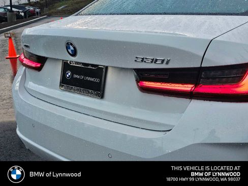 New 2026 BMW 330i xDrive Sedan w/ Convenience Package AWD/4WD image 13