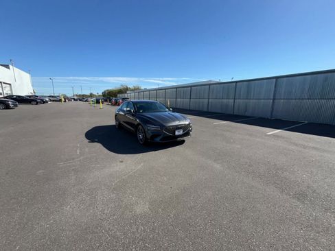 Used 2025 Genesis G70 2.5T image 16