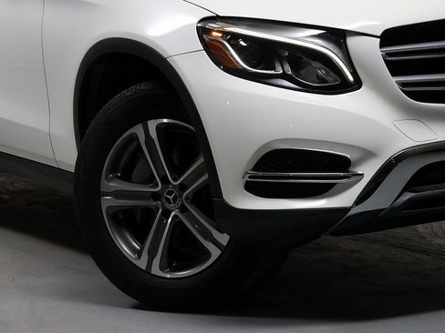 Used 2019 Mercedes-Benz GLC 300 4MATIC image 3