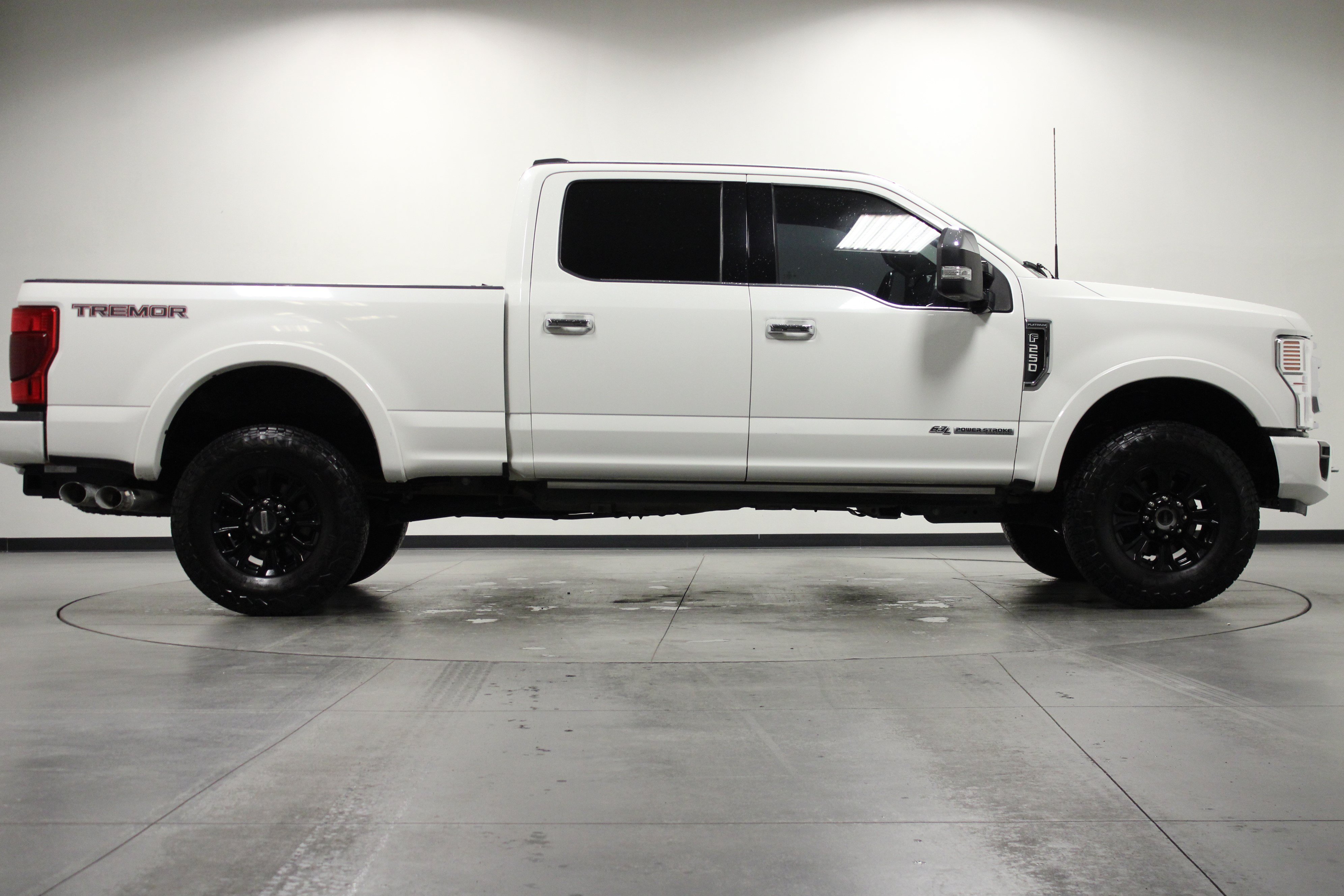 Used 2022 Ford F250 Platinum w/ Tremor Off-Road Package AWD/4WD image 3
