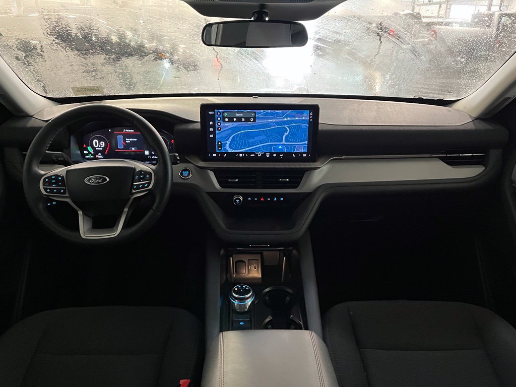 Used 2025 Ford Explorer Active RWD image 13