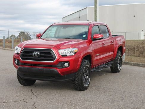 Used 2023 Toyota Tacoma SR5 w/ Technology Package image 2