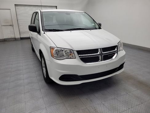 Used 2018 Dodge Grand Caravan SE w/ UConnect Hands-Free Group FWD image 14