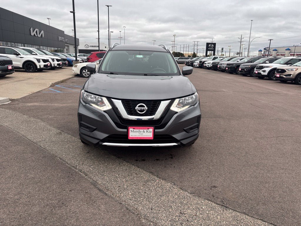 Used 2017 Nissan Rogue SV AWD/4WD image 2