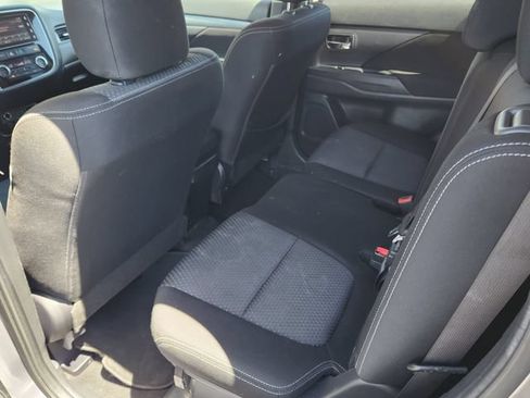 Used 2018 Mitsubishi Outlander SE AWD/4WD image 30