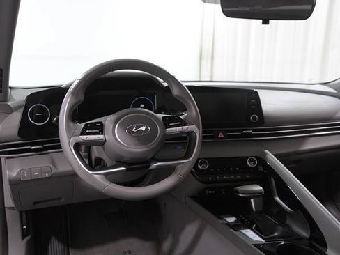 Used 2021 Hyundai Elantra SEL w/ Convenience + Premium Package FWD image 6