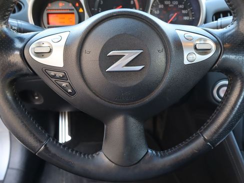 Used 2016 Nissan 370Z Coupe RWD image 9