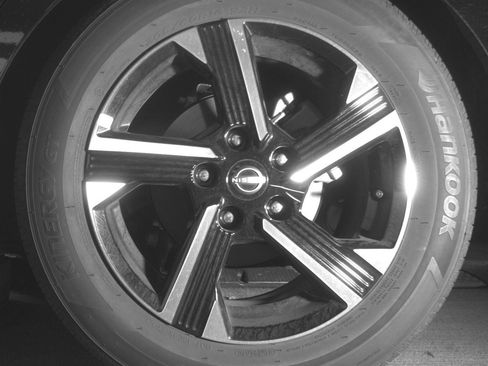 Used 2025 Nissan Sentra SV FWD image 11