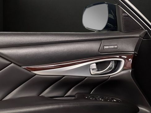 Used 2018 INFINITI Q70 Luxe w/ Sport Package AWD/4WD image 36