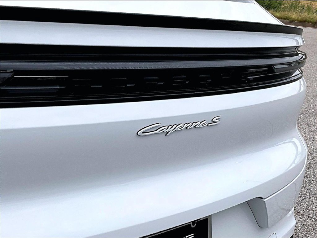Certified 2025 Porsche Cayenne S AWD/4WD image 22