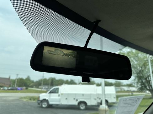 Used 2017 GMC Savana 2500 LT w/ LT Preferred Equipment Group image 17