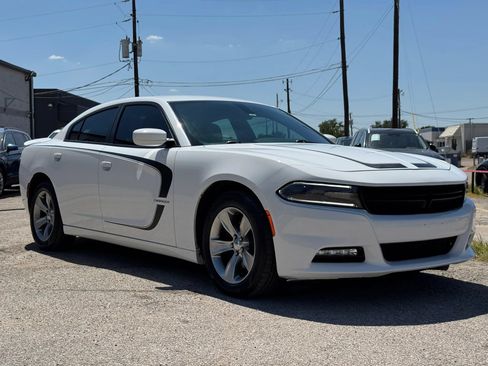 Used 2016 Dodge Charger SXT w/ Navigation & Travel Group RWD image 9
