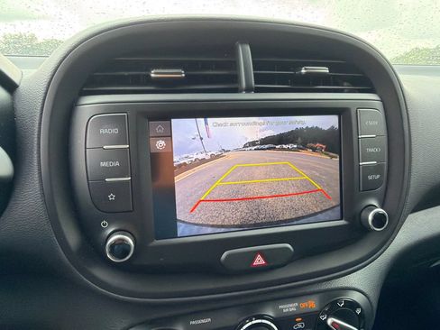 Used 2025 Kia Soul LX w/ LX Technology Package FWD image 29
