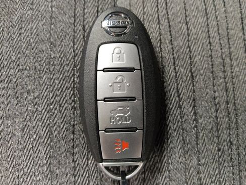 Used 2021 Nissan Rogue S image 32