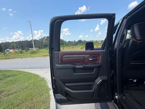 Used 2025 RAM 2500 Limited AWD/4WD image 17