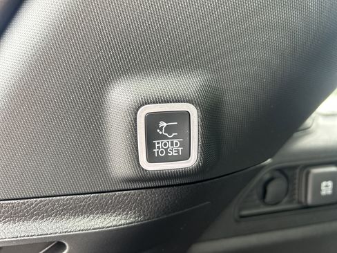 New 2025 Jeep Grand Cherokee Altitude image 10