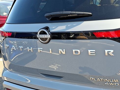 Used 2025 Nissan Pathfinder Platinum AWD/4WD image 30