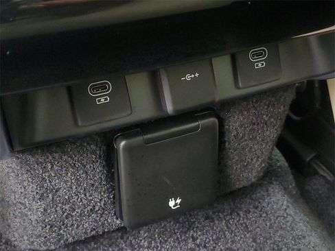 Used 2024 Land Rover Range Rover SE image 31