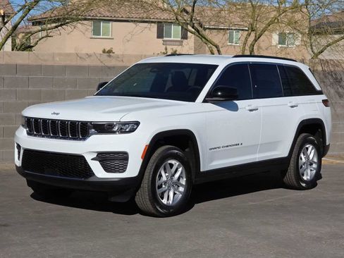 New 2025 Jeep Grand Cherokee Laredo image 5