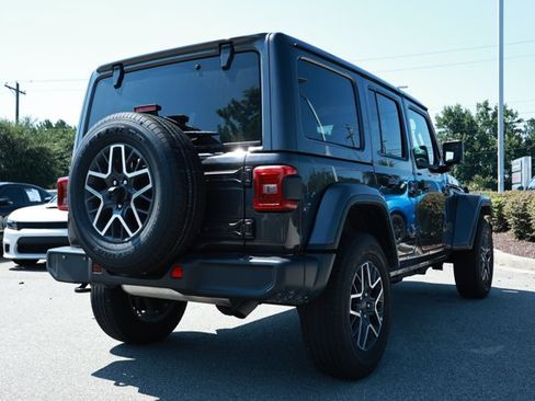 Used 2025 Jeep Wrangler Unlimited Sahara AWD/4WD image 5